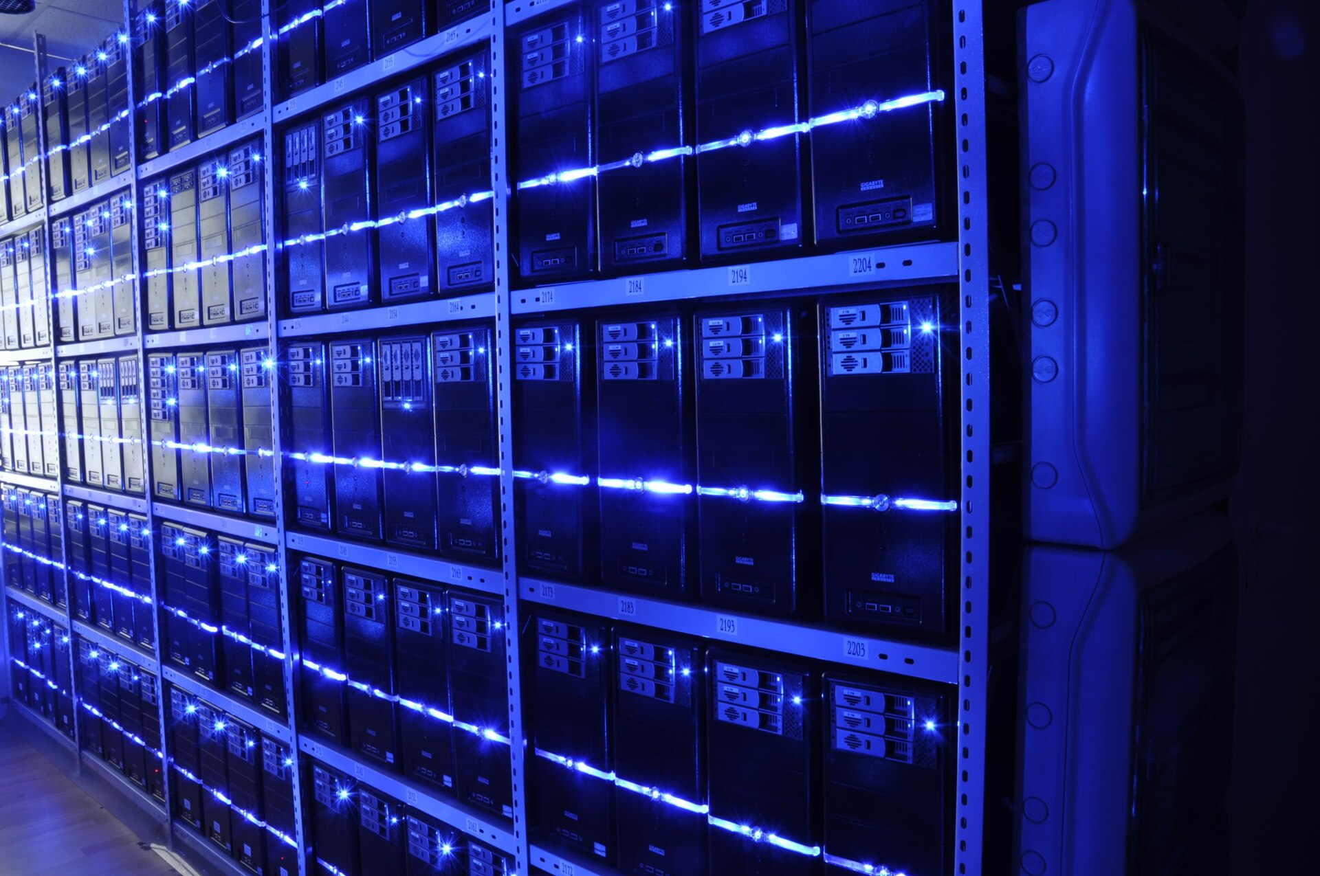 Data centre server racks
